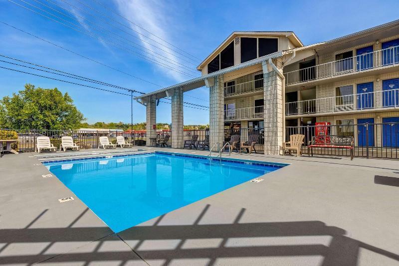 Pool area at Briarstone Inn